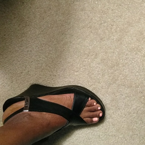 Shoes - Picture 4 of 4